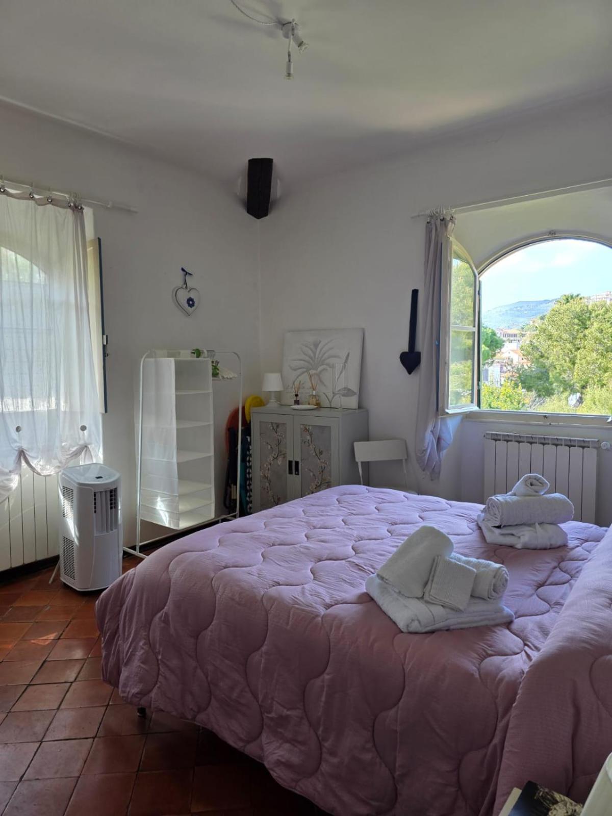 The Shell - New Interior Look But Same Old Charme 200Mt From The Sea With Garden And Parking Nearby Lägenhet Imperia Exteriör bild